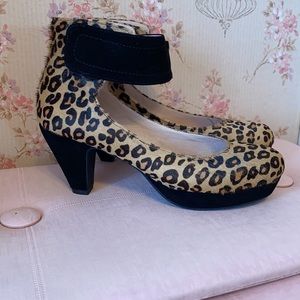 Awesome animal print pumps !!!